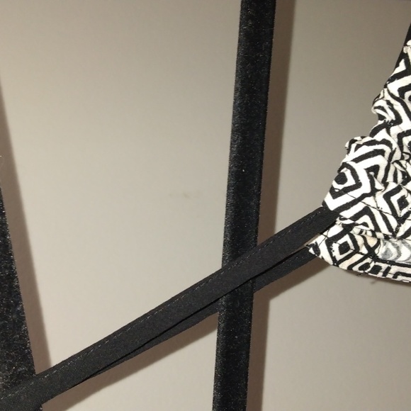 Old Navy women's black and white geometric Romper size Medium Nwot - Picture 5 of 17